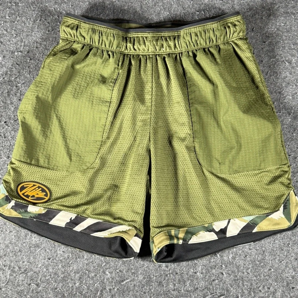 NIKE Mens Sport Clash Logo Camo Trimmed Mesh Basketball Shorts Green Black M